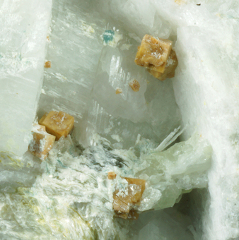 Crandallite, Gormanite, Apatite - Gentil claim, Mendes Pimentel, Minas Gerais, Brazil