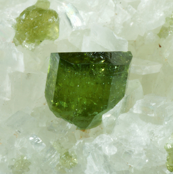 Uvite, Magnesite - Serra das �guas, Brumado - Brazil