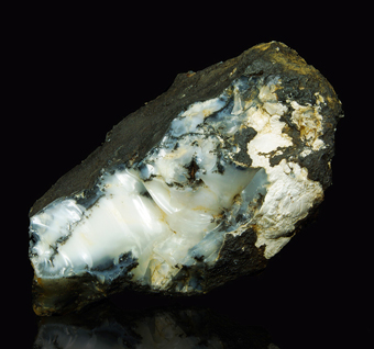 Todorokite and Opal, Monti Pelati, Bettolino, Baldissero Canavese, Piedmont, Italy