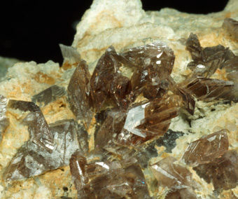 Axinite, Byssolite - Bourg d'Oisans, Is�re, Auvergne-Rh�ne-Alpes, France