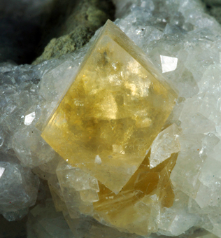 Chabazite-Ca and Calcite, Talisker Bay, Isle of Skye, Scotland, U.K.