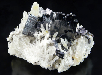 H�bnerite and quartz - Pasto Bueno District - Peru