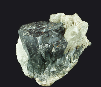 Ilvaite , Quartz, Huanggang mine, Chifeng Prefecture, Inner Mongolia Aut. Region, China