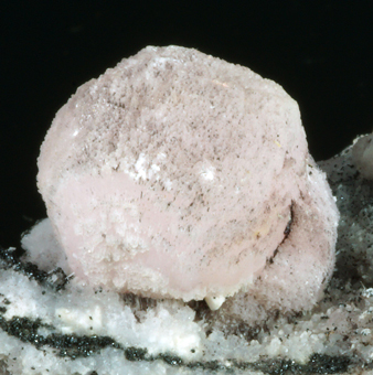 Manganoan calcite - N'Chwaning II mine, KMF - South Africa