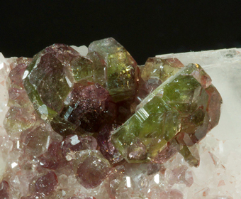 Uvite, Magnesite - Serra das �guas, Brumado - Brazil