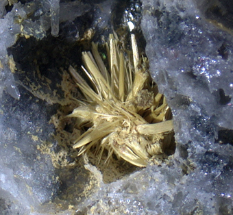 Ferrimolybdite - Malta mine, Huatacondo,Tarapac� Region, Chile