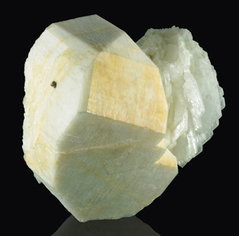 Hydroxylherderite, Feldspar, Albite var. Cleavelandite - Virgem da Lapa, Minas Gerais, Brazil