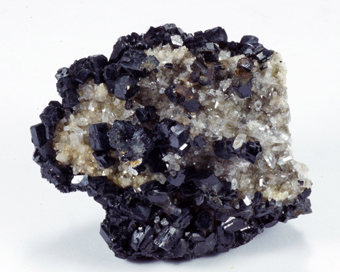 Babingtonite - Gr�nsj�berget, Borl�nge, Dalarna, Sweden