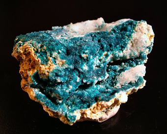 Veszelyite on Hemimorphite - Laochang ore field (Laochang Mine), Eastern Sub-district, Gejiu Sn-polymetallic ore field, Gejiu Co., Honghe Autonomous Prefecture, Yunnan Province, China