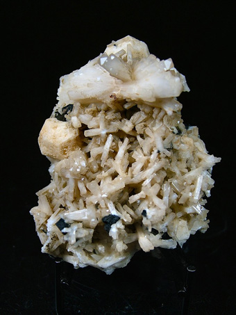 Analcime and Aegirine on Natrolite - Poudrette quarry (Demix quarry; Uni-Mix quarry; Desourdy quarry; Carri�re Mont Saint-Hilaire), Mont Saint-Hilaire, La Vall�e-du-Richelieu RCM, Mont�r�gie, Qu�bec, Canada