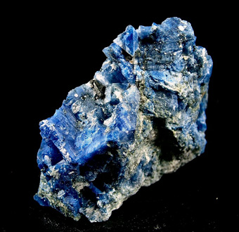 Carletonite - Poudrette quarry (Demix quarry; Uni-Mix quarry; Desourdy quarry; Carri�re Mont Saint-Hilaire), Mont Saint-Hilaire, La Vall�e-du-Richelieu RCM, Mont�r�gie, Qu�bec, Canada