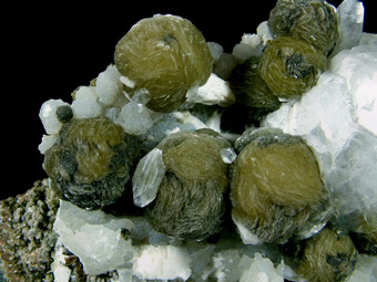 Gyrolite, Apophyllite, Laumontite with minor Prehnite - Malad Quarry (Kandivali Quarry), Malad, Ward 38, Mumbai (Bombay), Mumbai District (Bombay District), Maharashtra, India
