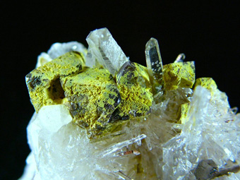 Stolzite on Scheelite on Quartz - Mundo Nuevo Mine, Mundo Nuevo, Huamachuco, Sanchez Carrion Province, La Libertad Department, Peru