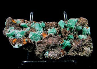 Antlerite on Calcite and Hemimorphite with Selenite Gypsum - Ojuela Mine, Mapim�, Mun. de Mapim�, Durango, Mexico