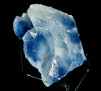 Quartz with Dumortierite's inclusions - Vaca Morta quarry, Serra da Vereda, Boquira, Bahia, Brazil