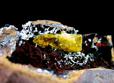 Legrandite with Aragonite - Ojuela Mine, Mapim�, Mun. de Mapim�, Durango, Mexico