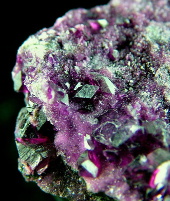 Kammererite (Chromian Chlinoclore), Chromite - Kop Krom mine, Kop Daglari, Erzurum Province, Eastern Anatolia Region, Turkey