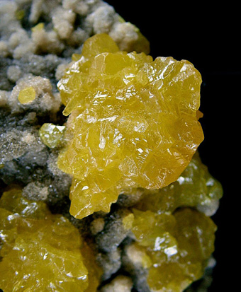 Sulphur on Calcite - Mach�w mine, Tarnobrzeg City Co., Subcarpathian Voivodeship, Poland