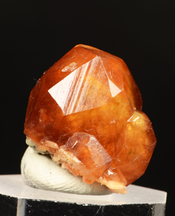 Grossularia var. Hessonite - Bellecombe, Aosta Valley, Italy