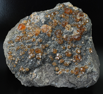 Grossular garnet - Asbestos - Les Sources RCM - Estrie - Qu�bec - Canada