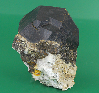 Almandine-spessartine series garnet - Ialamitana - Sahanivotry Manandona Commune - Antsirab� 2 distr. - Vakinankaratra Region - Antananarivo prov. - Madagascar