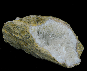 Natrolite on petrified wood - Sipi caves - Mount Elgon - Manafwa distr. - Uganda