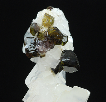 Uvite over magnesite- Sierra das Eguas - Brumado - Bahia - Northeast reg. - Brazil