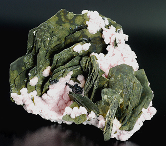 Pyrrothite and rhodochrosite - Trepca Stan Terg mine - Trepca complex - Trepca valley - Kosovska Mitrovica - Kosovo