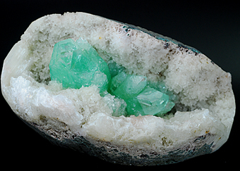 Fluorapophyllite-(K) and stilbite - Jalgaon distr. - Maharastra - India