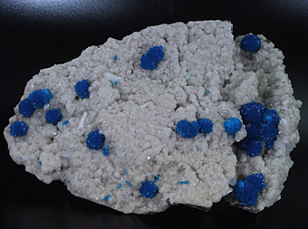 Cavansite, stilbite and heulandite - Wagholi quarry - Poona distr. - Maharastra state - India