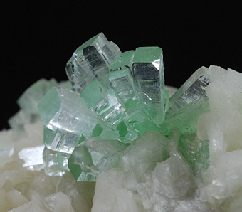 Apophyllite-(KF) su stilbite - Well no. 3 - Momin Akhada village - Rahuri - Ahmednagar - Maharastra - India