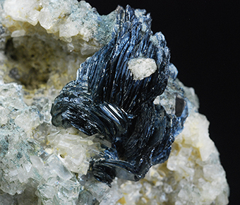 Hematite (var. Iron Rose), quartz and chlorite - Fibbia - Fontana - Central St Gotthard Massif - Leventina - Ticino - Switzerland