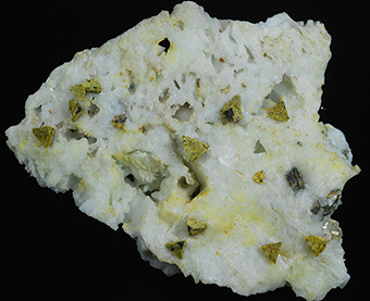 Helvite e quartz - Navegadora mine - Penha do Norte - Conselheiro Pena - Doce valley - Minas Gerais - Brazil