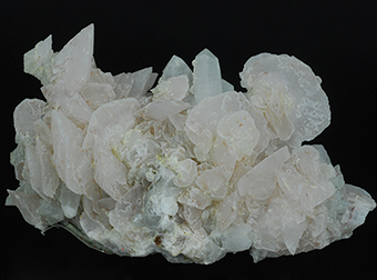 Manganoan calcite (var. of calcite) and prase quartz - Nikolaevskiy mine - Dal'negorsk - Kavalerovo Mining Distr. - Primorskiy Kray - Far-Eastern Region - Russia