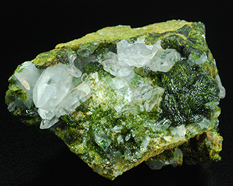 Pumpellyite and quartz - Sichuan prov. - China