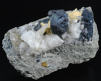 Bornite and quartz - Dzhezkazgan mine - Dzhezkazgan - Karagandy prov. - Kazakhstan
