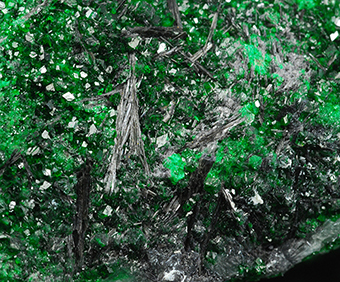 Shuiskite and uvarovite - Saranovskii mine - Saranovskaya Village - Gornozavodskii area - Permskaya Oblast' - Middle Urals - Urals Region - Russia