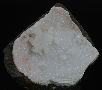 Yugawaralite and epistilbite - Malad Quarry -  Malad - Ward 38 - Mumbai - Mumbai distr. - Maharashtra - India