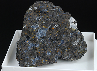 Faujasite-Na, phillipsite, offretite an opal - Limberg quarries - Sasbach - Kaiserstuhl - Baden-W�rttemberg - Germany