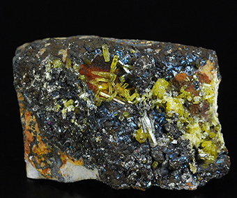 Cesarolite, philipsbornite and mimetite -Guatomo Mine ('Hat Yai' mimetite locality) - Tham Thalu - Bannang Sata Distr. - Yala Prov. - Thailand
