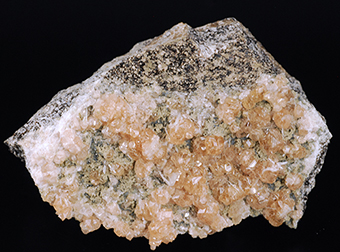 Grossular garnet - Asbestos - Les Sources RCM - Estrie - Qu�bec - Canada