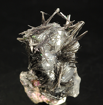 Pumpellyite-(Mg) - Saranovskii mine - Saranovskaya Village - Gornozavodskii area - Permskaya Oblast' - Middle Urals - Urals Region - Russia