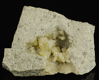 Weloganite and calcite . Francon quarry - Montr�al - Qu�bec - Canada