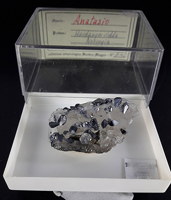 Anatase over quartz - Hardangervidda - Vestland - Norway