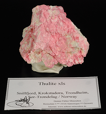 Thulite  (var. of zoisite) - Snillfjord - Krokstadora - Trondheim - Sor-Trondelag - Norway