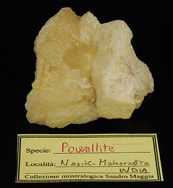 Powellite over stilbite - Nasik - Maharastra - India