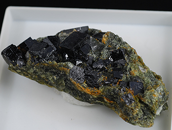 Perovskite - Akhmatovskaya Kop' -�Nazyamskie Mountains -�Zlatoust -�Chelyabinsk Oblast -�Russia