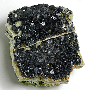 Babingtonite - Gr�nsj�berget - Borl�nge - Dalarna County - Sweden