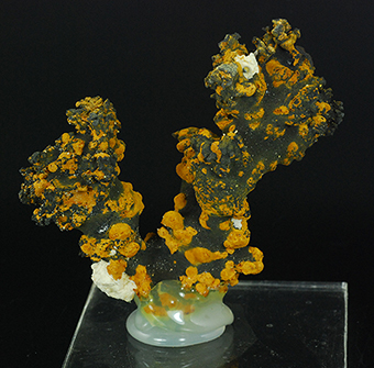 Romanechite and goethite � Kyralyszentisivan � Vezprem Distr. Hungary