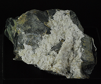 R�sslerite and brassite - J�chymov - Karlovy Vary Distr. - Czech Republic